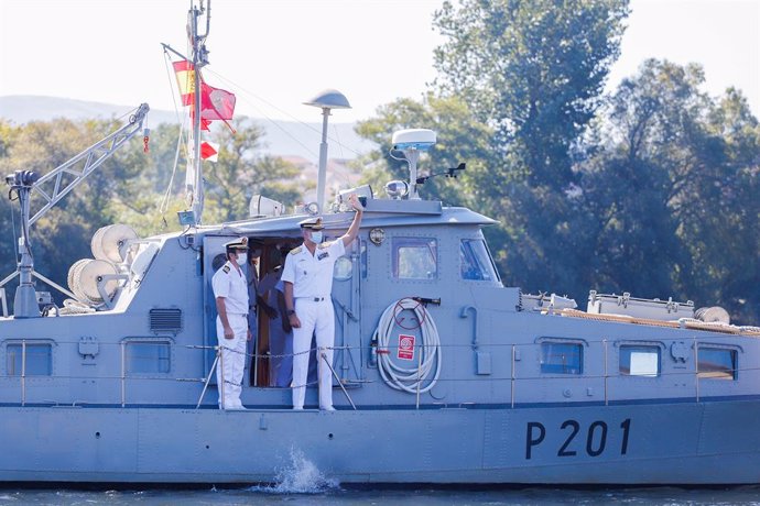 VÍDEO: Tui recibe con aplausos al Rey en su visita a Comandancia Naval del Miño,