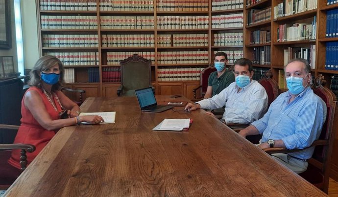 Reunión de la concejala Concepción Méndez con los organizadores del Rally Princesa de Asturias