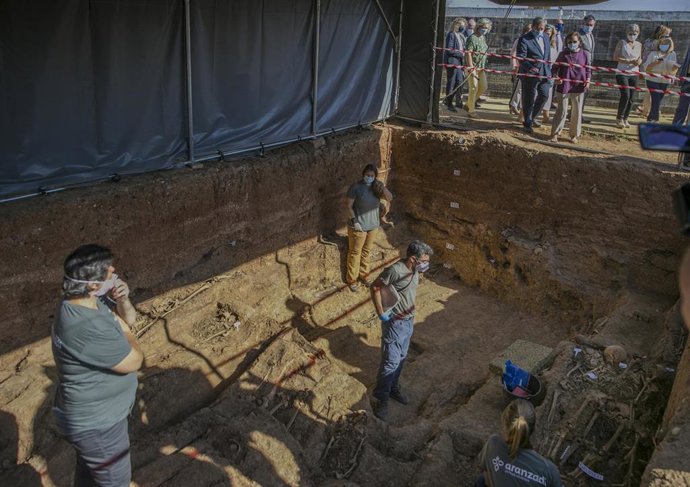 Excavaciones en la fosa de Pico Reja