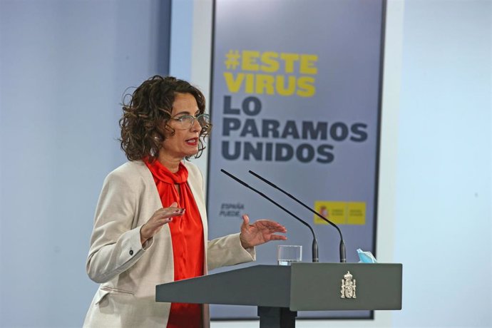 La ministra portavoz y de Hacienda, María  Jesús Montero, comparece en rueda de prensa tras la reunión mantenida por el presidente del Gobierno, Pedro Sánchez, con el presidente del PP, Pablo Casado, en Madrid (España), a 2 de septiembre de 2020. 