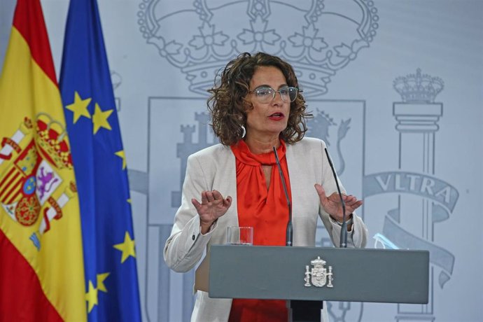 La ministra portavoz y de Hacienda, María  Jesús Montero, en rueda de prensa