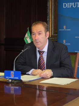 El exvicepresidente de Diputación de Almería Luis Pérez en una imagen de archivo durante su gestión entre 2009 y 2011 con el PSOE