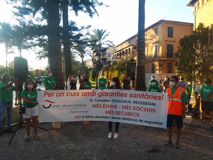 Protesta de la Unió Obrera Balear para reivindicar un curso educativo con garantías sanitarias.