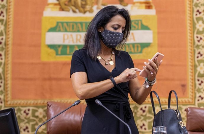 La presidenta del Parlamento de Andalucía, Marta Bosquet  en el pleno extraordinario para la convalidación de tres decretos-ley de medidas urgentes ante la situación provocada por la pandemia del coronavirus. Sevilla a 14 de julio del 2020