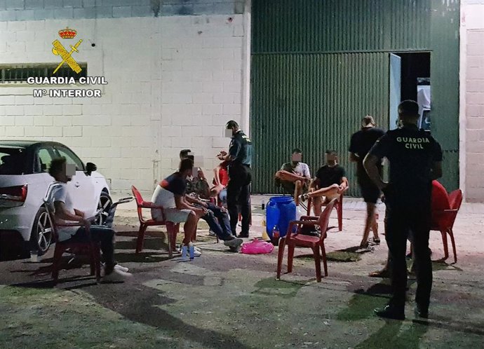 Denunciados once jóvenes en Cieza por hacer botellón e incumplir las medidas de seguridad