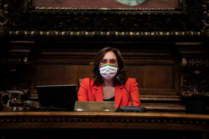 La alcaldesa de Barcelona y líder de BCComú, Ada Colau, durante un pleno del Consejo Municipal del Ayuntamiento de Barcelona dedicado al uso del superávit de 2019 para la crisis del COVID-19, en Barcelona, Catalunya (España), a 24 de julio de 2020.