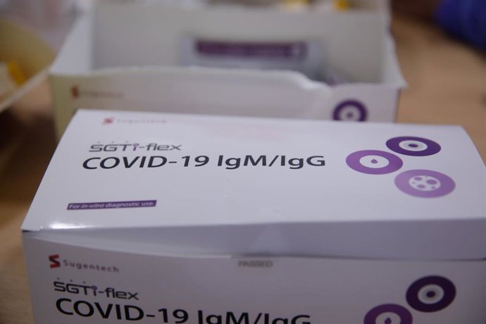 Test rápido de detección de anticuerpos IgG e IgM utilizado en el Instituto de Formación Integral en Seguridad y Emergencias (IFISE), en Colmenar Viejo, Madrid (España), a 2 de septiembre de 2020. La realización de test anticuerpos de Covid-19 a los cer