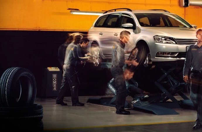 Imagen de un operario de un taller de Continental.