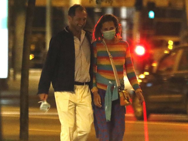 Ágatha Ruiz de la Prada y Luis Gasset, romántico paseo por las calles de la capital