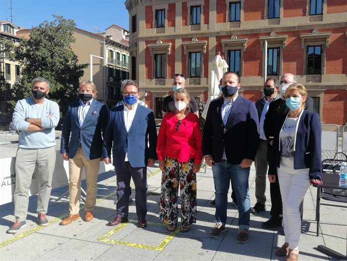 Representantes del sector de la hostelería y las discotecas de Navarra