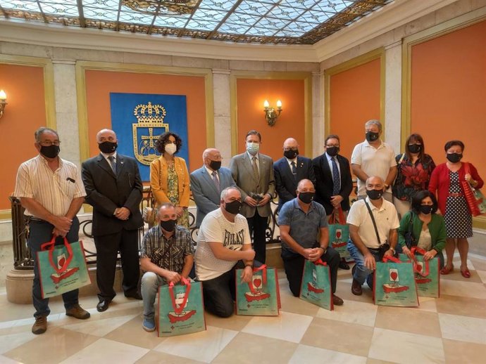 Acto de entrega de las distinciones a los Grandes Donantes, otorgadas por la Hermandad de Donantes del Principado de Asturias en el Ayuntamiento de Oviedo.