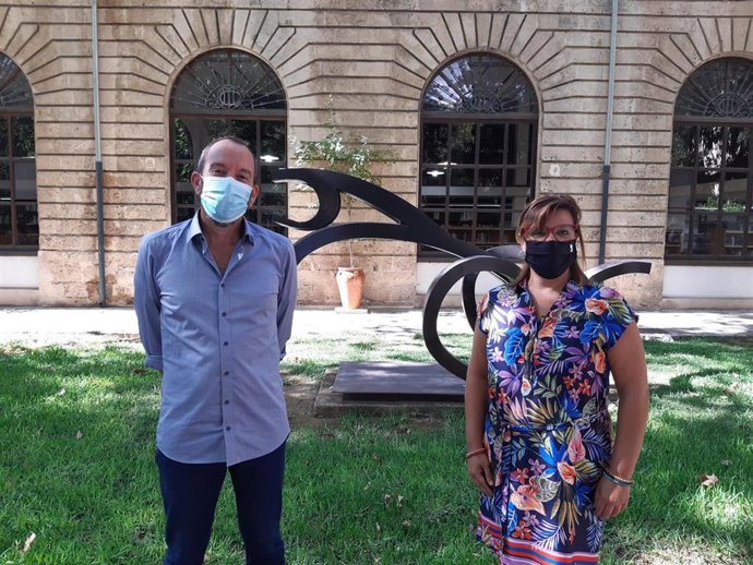 La vicepresidenta del Consell de Mallorca, Bel Busquets, y el jefe de la unidad del Archivo del Sonido y de la Imagen, Francesc Bonnín