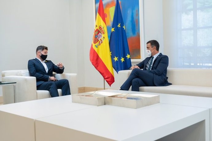 El president Pedro Sánchez amb el portaveu d'ERC,  Gabriel Rufián