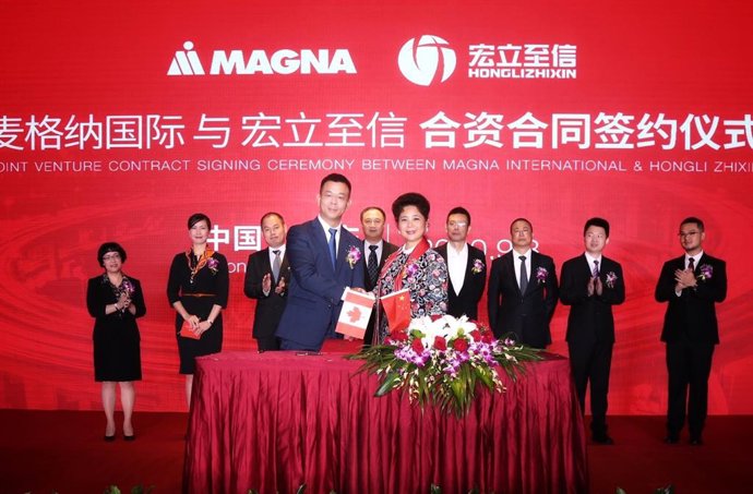 Imagen de la firma del acuerdo.