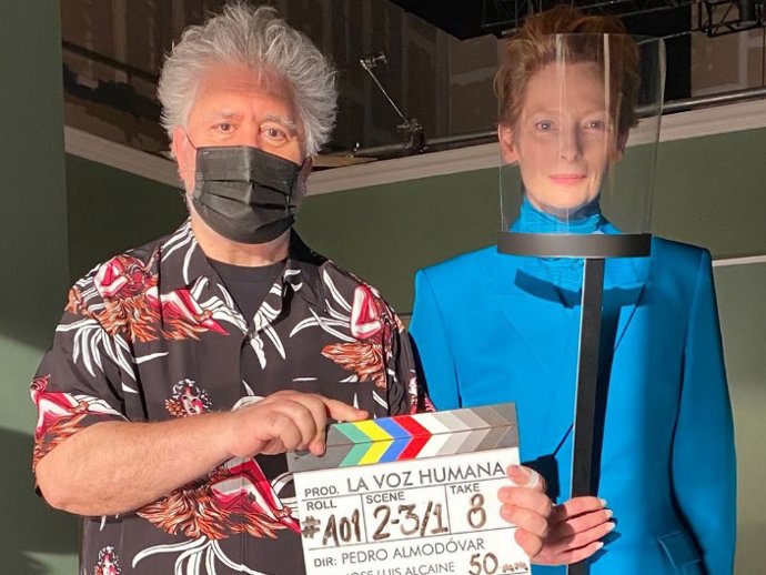 Imagen publicada por Agustín Almodovar con motivo del inicio del rodaje de "La voz humana", nuevo proyecto de Pedro Almodóvar con Tilda Swinton