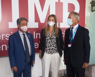 El presidente de Viegso, Miguel Antoñanzas (d), con el p`residente de Cantabria, Miguel Ángel Revilla, y la secretaria de Estado de Energía, Sara Aagesen