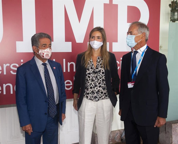 El presidente de Viegso, Miguel Antoñanzas (d), con el p`residente de Cantabria, Miguel Ángel Revilla, y la secretaria de Estado de Energía, Sara Aagesen