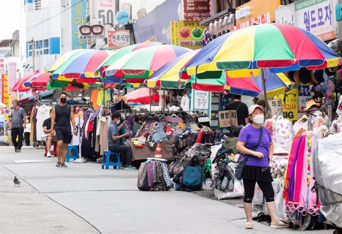 Mercadillo al aire de libre de Namdaemun, en Seúl, la capital surcoreana.