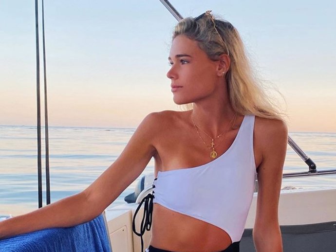 La novia de Enrique Ponce se considera "valiente", "fuerte" y más "amada" de lo que cree