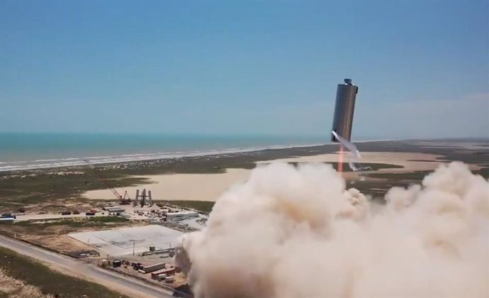 VÍDEO Espectacular prueba de vuelo del cohete interplanetario de Space X 
