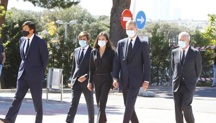 Los Reyes Felipe y Letizia acuden a dar su último adiós a Jaime Carvajal Hoyos