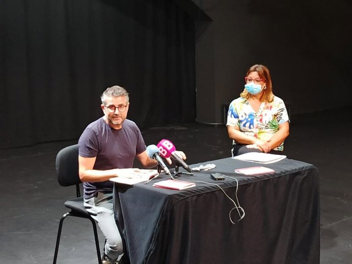 Cerd y Busquets en la presentación de los nuevos aforos del Teatre Principal.