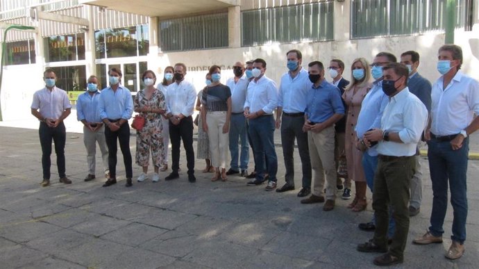 Concentración de alcaldes del PP ante la Subdelegación del Gobierno en Córdoba en contra del uso acuerdo de los remanentes por el Gobierno.
