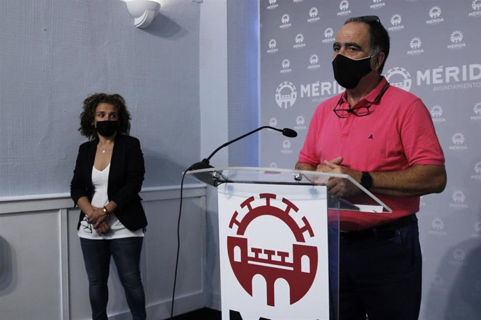 Manuel Jaramillo y Silvia Fernández presentan el fesltival folclórico