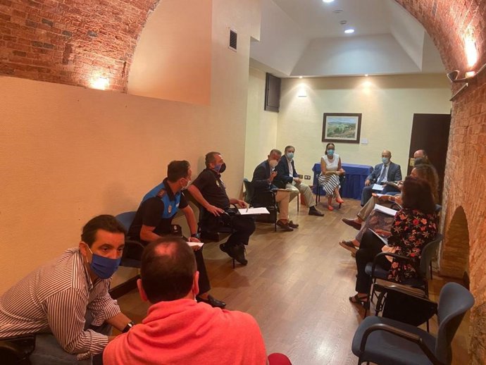 Reunión de la concejala de Festejos, Covadonga Díaz, con responsables del área de Seguridad Ciudadana de Oviedo.
