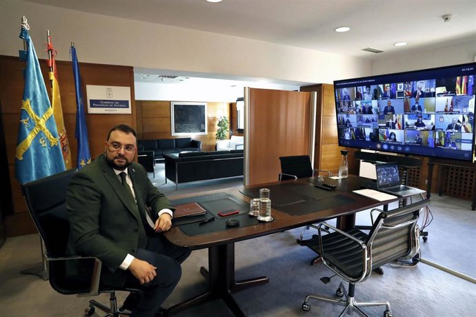 El presidente del Principado, Adrián Barbón, participa en la Conferencia de Presidentes telemática convocada con motivo del inicio del curso escolar.