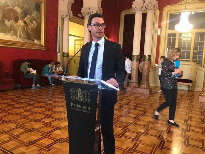 El portavoz del PP en el Parlament, Toni Costa, en declaraciones a los medios