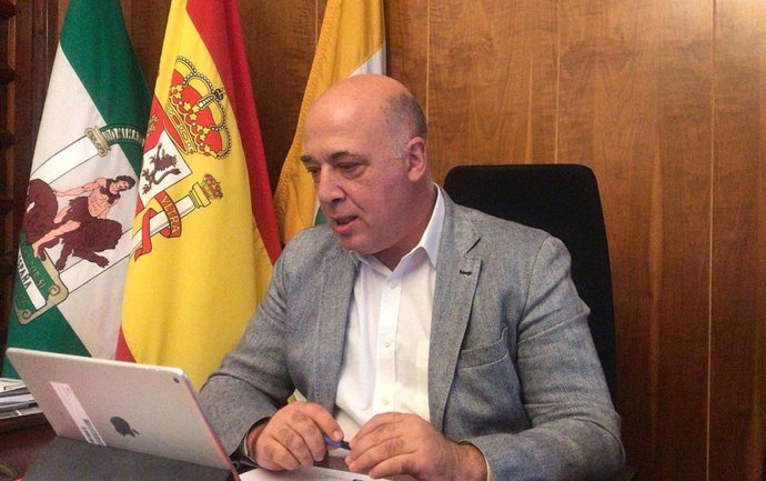 El presidente de la Diputación de Córdoba, Antonio Ruiz, durante el encuentro telemático con el Consejo de Alcaldes