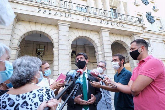 Juan Marín, a las puertas de la Audiencia de Sevilla