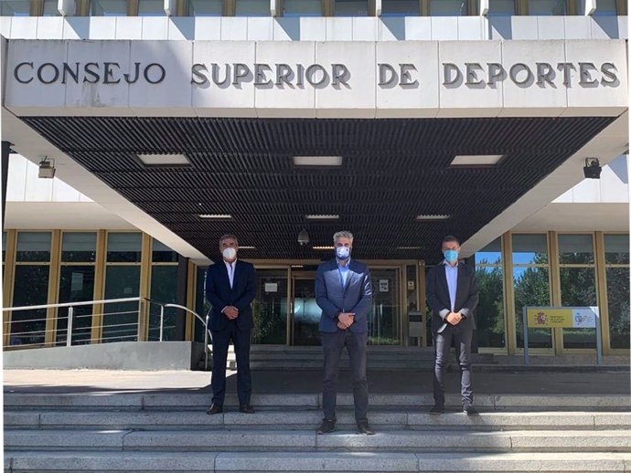 Los presidentes de la LNFS, Javier Lozano, de la ACFF, Rubén Alcaine, y de ProLiga, David Jiménez, en la sede del CSD