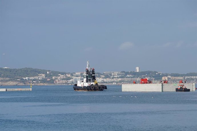El Port de Tarragona supera la fabricación del 50% de los cajones del nuevo Muelle de Baleares.