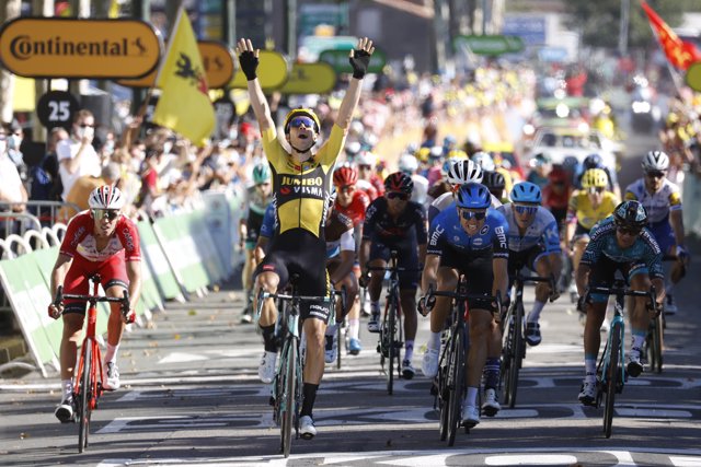 04 September 2020, France, Lavaur: Belgian cyclist Wout Van Aert of Team Jumbo - Visma celebrates as he crosses the finish line to win the 7th stage of the 107th edition of the Tour de France cycling race, 168 km from Millau to Lavaur