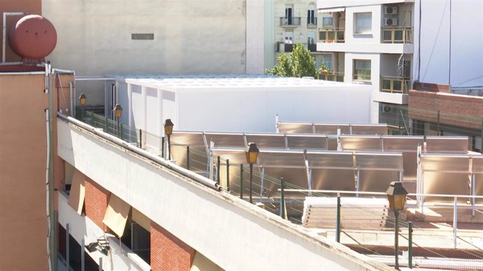 Colegio de Valncia instala un aula en la terraza de su centro en un curso escolar marcado por el coronavirus