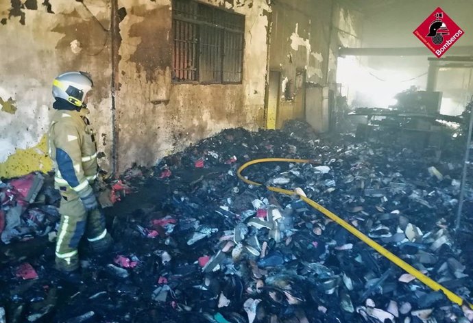 Incendio en una fábrica de calzado de Elche