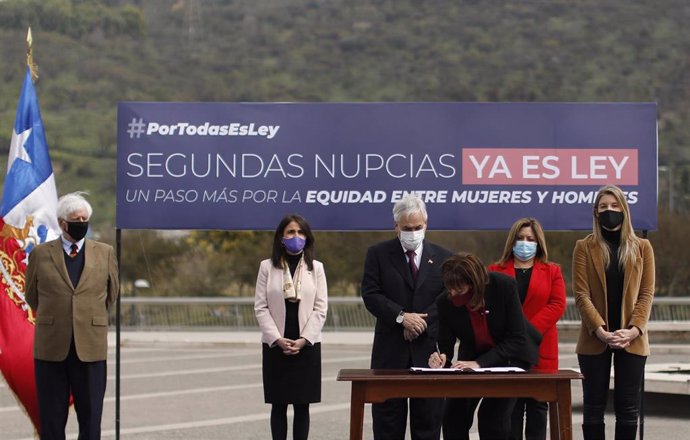 Sebastián Piñera promulga una reforma del Código Civil sobre segundas nupcias