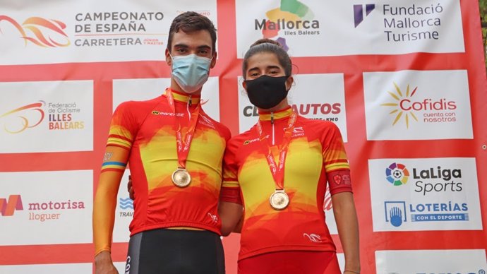 Juan Ayuso e Idoia Eraso, campeones de España junior contra el crono