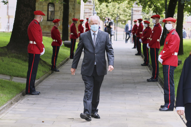 El expresidente del Parlamento vasco Juan María Atutxa Mendiola, asiste a la toma de posesión como Lehendakari de Iñigo Urkullu, en Guernica (Vizcaya/Euskadi/España)