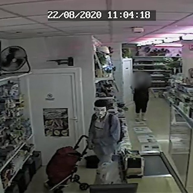 Un detenido por atracar con máscara y pistola falsa una tienda de Martorell (Barcelona)