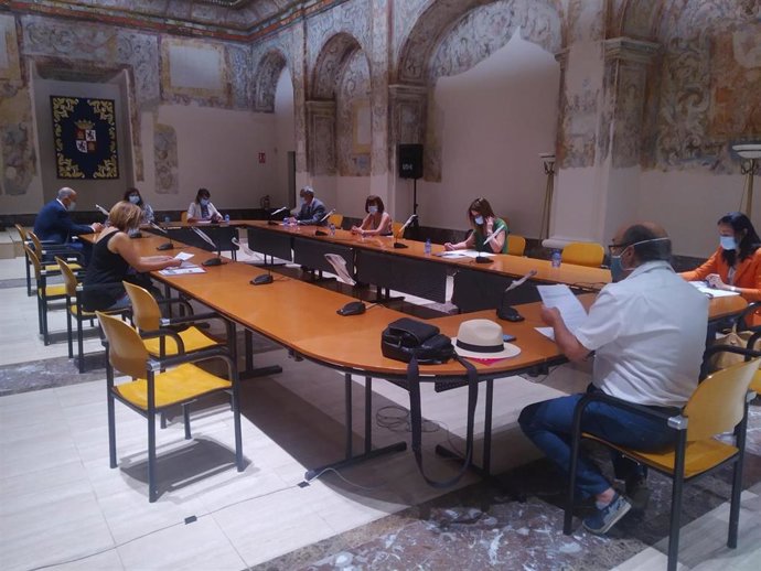 Un momento de la firma.