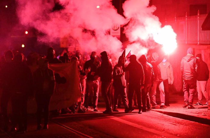 Alemania.- Continúa la violencia en una tercera noche de protestas en Leipzig tr
