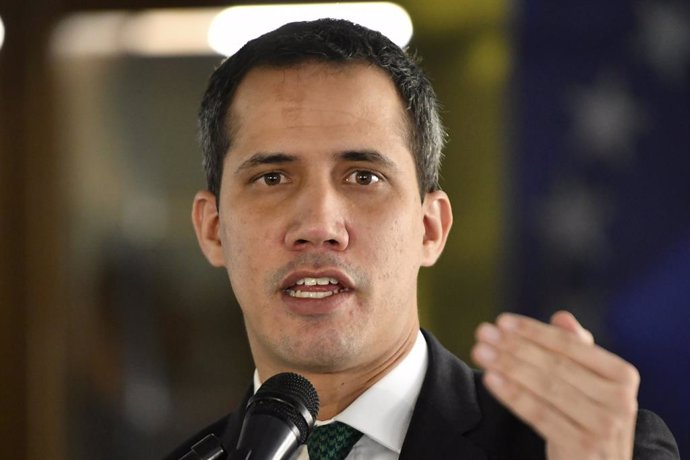 Venezuela.- Guaidó efectúa el primer pago de la ayuda a sanitarios con fondos bl