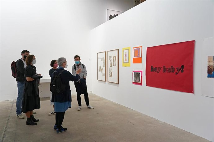 Personas con mascarilla en la Bienal de Arte Contemporáneo en Berlín