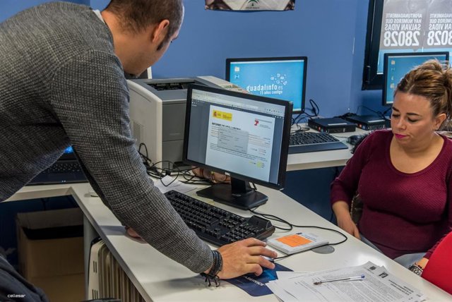 Nuevas altas de usuarios en Guadalinfo, foto de archivo