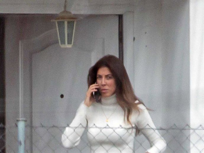 Karelys Rodríguez ha realizado su primera intervención televisiva para intentar limpiar su imagen, dañada tras la publicación de unas fotografías con Cayetano Rivera en Londes.