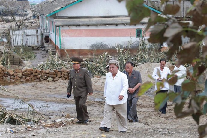 Kim Jong Un visita zonas afectadas por el tifón 'Maysak'