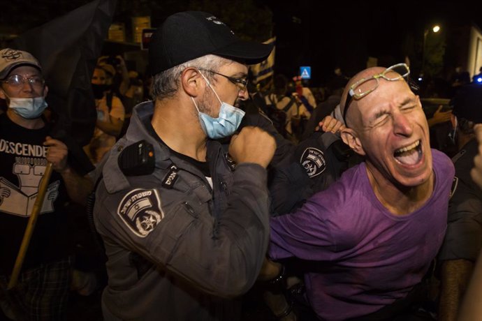 Israel.- Al menos doce detenidos tras una nueva manifestación multitudinaria con